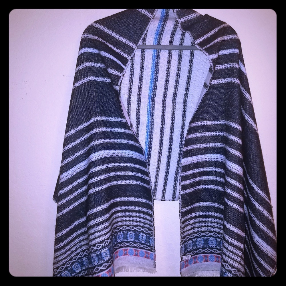 NWOT Reverse Blanket Scarf